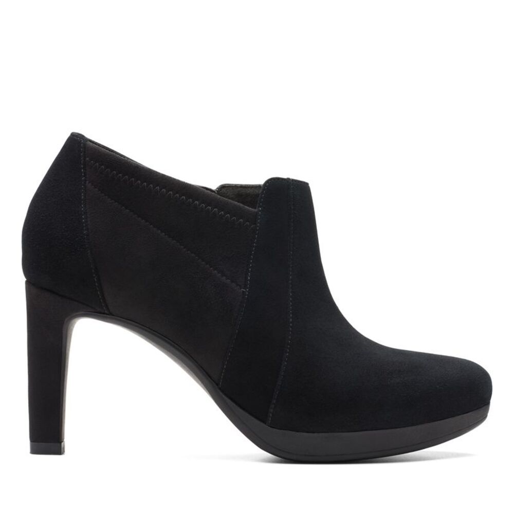 Clarks Womens Ambyr Hope Black Boots (NWT)